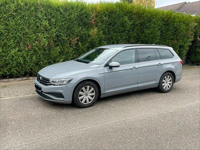 Grau Gebraucht 2022 VW Passat Kombi | 24.999 € (Guter Preis)