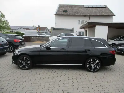 Gebraucht Mercedes C300 194 PS (142 kW) 2021 Schwarz Kombi