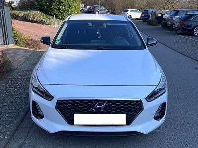 gebraucht Hyundai i30 i301.6 CRDI Intro Edition