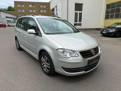 Gebraucht VW Touran Trendline 140 PS (102 kW) 2009 Gold Van / Kleinbus