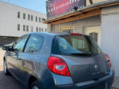 Second-hand Renault Clio III Dynamique 75 CP (55 kW) 2007 Albastru Hatchback