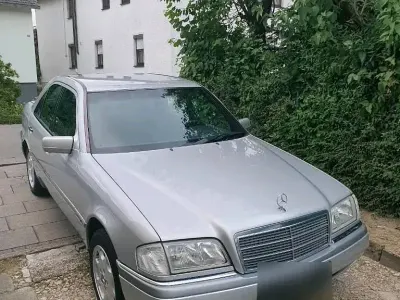 Gebraucht Mercedes C180 Elegance 122 PS (89 kW) 1996 Silber Limousine