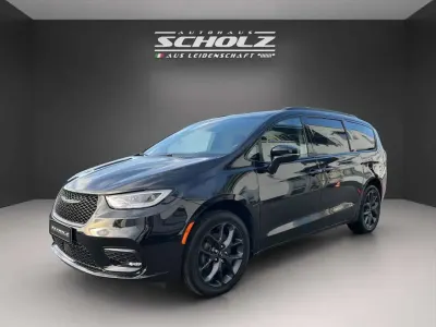 Używany Chrysler Pacifica Touring 291 KM (214 kW) 2023 Czarny SUV