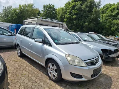 Gebraucht Opel Zafira Edition 116 PS (85 kW) 2009 Silber Van / Kleinbus