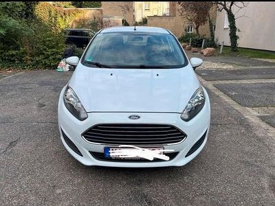 Weiß Gebraucht 2014 Ford Fiesta Kleinwagen | 3.229 €