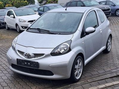 Silber Gebraucht 2005 Toyota Aygo City Kleinwagen | 1.999 € (Fairer Preis)