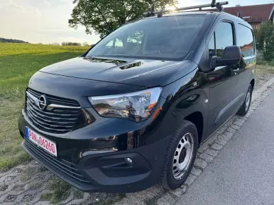 Używany Opel Combo Selection 131 KM (96 kW) 2020 Czarny Minivan