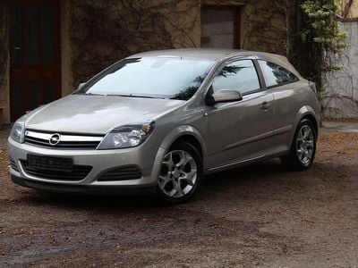 Usado Opel Astra GTC Edition+ 105 HP (77 kW) 2006 Prateado Coupé