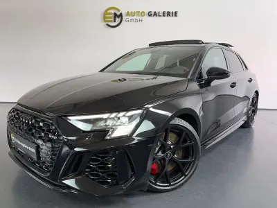 Używany Audi RS3 Sport 400 KM (294 kW) 2024 Czarny Sedan/Limuzyna