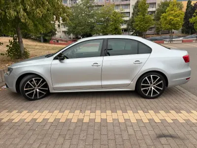 Gebraucht VW Jetta Highline 160 PS (117 kW) 2011 Grau Limousine