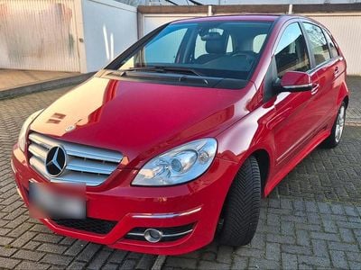 Usata Mercedes B160 90 CV (66 kW) 2011 Rosso Monovolume