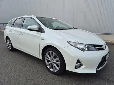 Gebraucht Toyota Auris 99 PS (72 kW) 2014 Weiß Limousine
