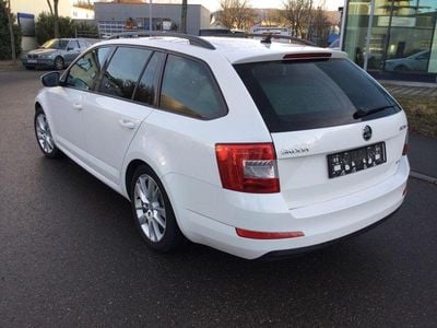 Weiß Gebraucht 2017 Skoda Octavia Ambition Kombi | 9.400 € (Etwas zu teuer)