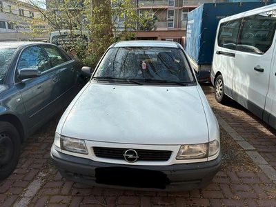 Gebraucht Opel Astra 74 PS (54 kW) 1994 Weiß Kleinwagen