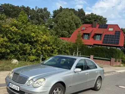Gebraucht Mercedes E200 Classic 122 PS (89 kW) 2004 Silber Limousine
