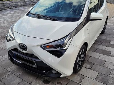 Gebraucht Toyota Aygo X-play 72 PS (52 kW) 2020 Weiß Kleinwagen