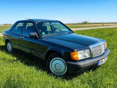 Używany Mercedes 190 118 KM (86 kW) 1989 Niebieski Sedan/Limuzyna