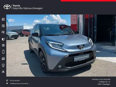 Gebraucht Toyota Aygo X Comfort 72 PS (52 kW) 2024 Celestite grey metallic / night sky black SUV