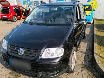 Second-hand VW Touran 105 CP (77 kW) 2005 Negru Monovolum
