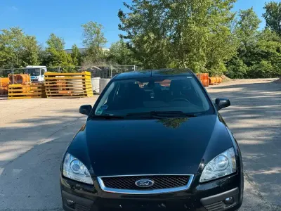 Używany Ford Focus Ghia 143 KM (105 kW) 2005 Czarny Kombi