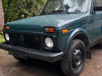 Gebraucht Lada niva 82 PS (60 kW) 2009 Grün SUV