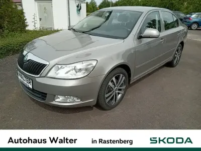 Gebraucht Skoda Octavia Ambition 105 PS (77 kW) 2012 Cappuccinobeige Limousine