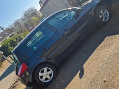 Gebraucht Renault Mégane 76 PS (55 kW) 2004 Schwarz Kleinwagen