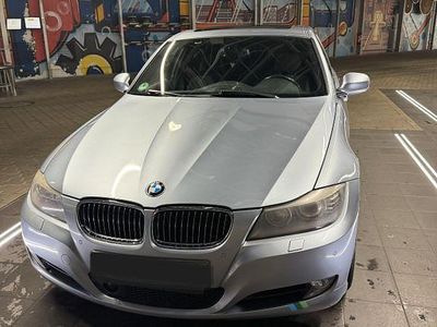 Blau Gebraucht 2010 BMW 325 Limousine | 7.500 € (Fairer Preis)