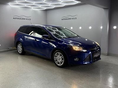 Blau Gebraucht 2014 Ford Focus Titanium Limousine | 7.951 € (Etwas zu teuer)