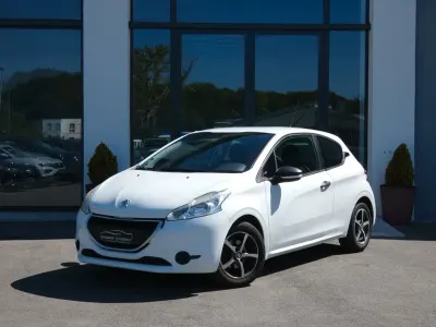 Gebraucht Peugeot 208 Access 68 PS (50 kW) 2014 Weiß Kleinwagen