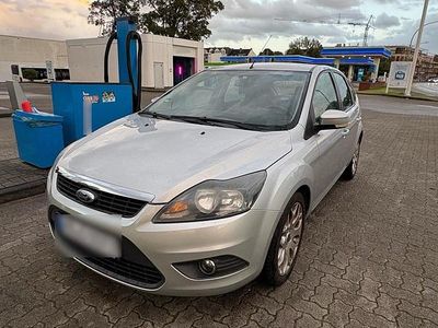 Gebraucht Ford Focus 115 PS (84 kW) 2009 Silber Limousine