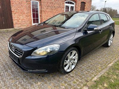 Gebraucht Volvo V40 You! 150 PS (110 kW) 2015 Blau Limousine