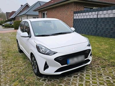 Gebraucht Hyundai i10 Trend 67 PS (49 kW) 2024 Weiß Kleinwagen