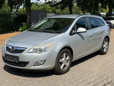 Gebraucht Opel Astra Selection 110 PS (80 kW) 2011 Silber Kombi