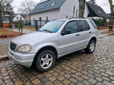 Gebraucht Mercedes ML320 218 PS (160 kW) 1998 Silber SUV
