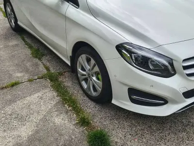 Gebraucht Mercedes B200 156 PS (114 kW) 2018 Weiß Kleinwagen