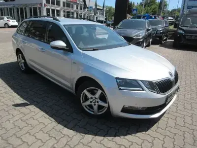 Gebraucht Skoda Octavia Soleil 150 PS (110 kW) 2020 Stribrna brilliant/ brilliants Kombi