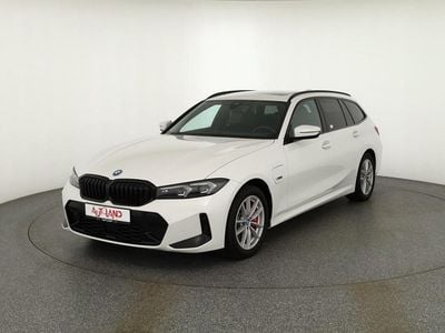 Gebraucht BMW 330e M Sport 292 PS (214 kW) 2023 Weiß Kombi