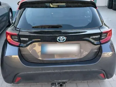Gebraucht Toyota Yaris Hybrid 116 PS (85 kW) 2021 Schwarz Limousine