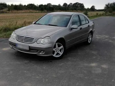 Gebraucht Mercedes C180 143 PS (105 kW) 2004 Gold Limousine