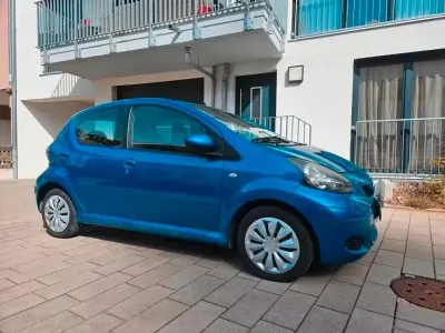 Gebraucht Toyota Aygo 68 PS (50 kW) 2009 Blau Kleinwagen