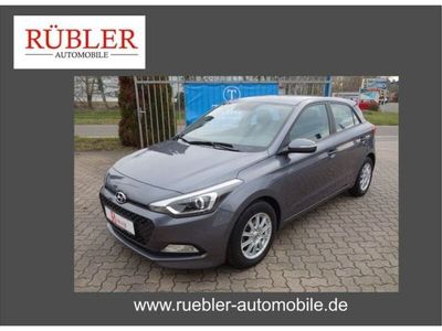 Gebraucht Hyundai i20 Trend 101 PS (74 kW) 2015 Grau (metallic) Limousine