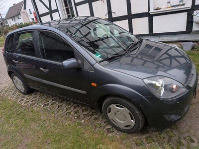 Grau Gebraucht 2006 Ford Fiesta Kleinwagen | 1.300 € (Fairer Preis)
