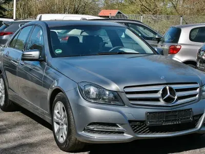Gebraucht Mercedes C180 156 PS (114 kW) 2013 Silber Limousine
