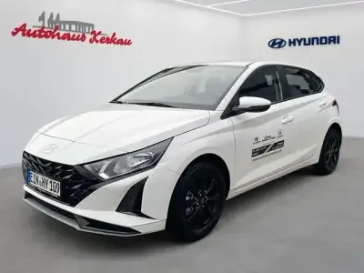 Gebraucht Hyundai i20 Select 101 PS (74 kW) 2025 Weiß Limousine
