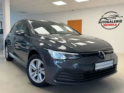 Gebraucht VW Golf VIII Life 116 PS (85 kW) 2023 Grau Limousine