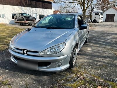 Begagnad Peugeot 206 CC 109 HK (80 kW) 2003 Silver Cab