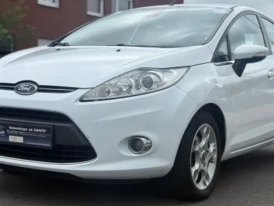 Gebraucht Ford Fiesta Trend 82 PS (60 kW) 2012 Weiß Kleinwagen
