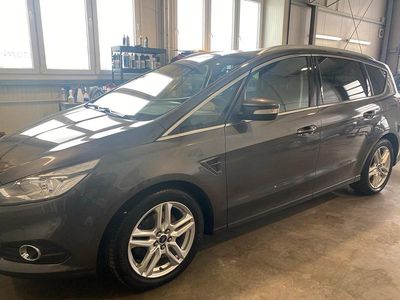Grau Gebraucht 2016 Ford S-MAX S Van / Kleinbus | 8.950 € (Fairer Preis)