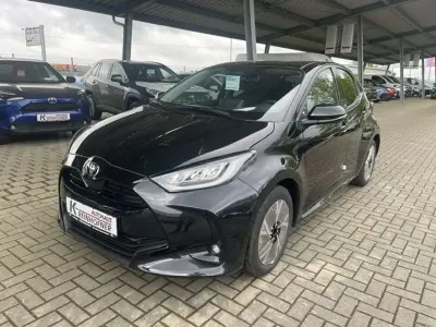 Neu Toyota Yaris Hybrid Comfort 116 PS (85 kW) 2026 Mysticschwarz mica met. Limousine